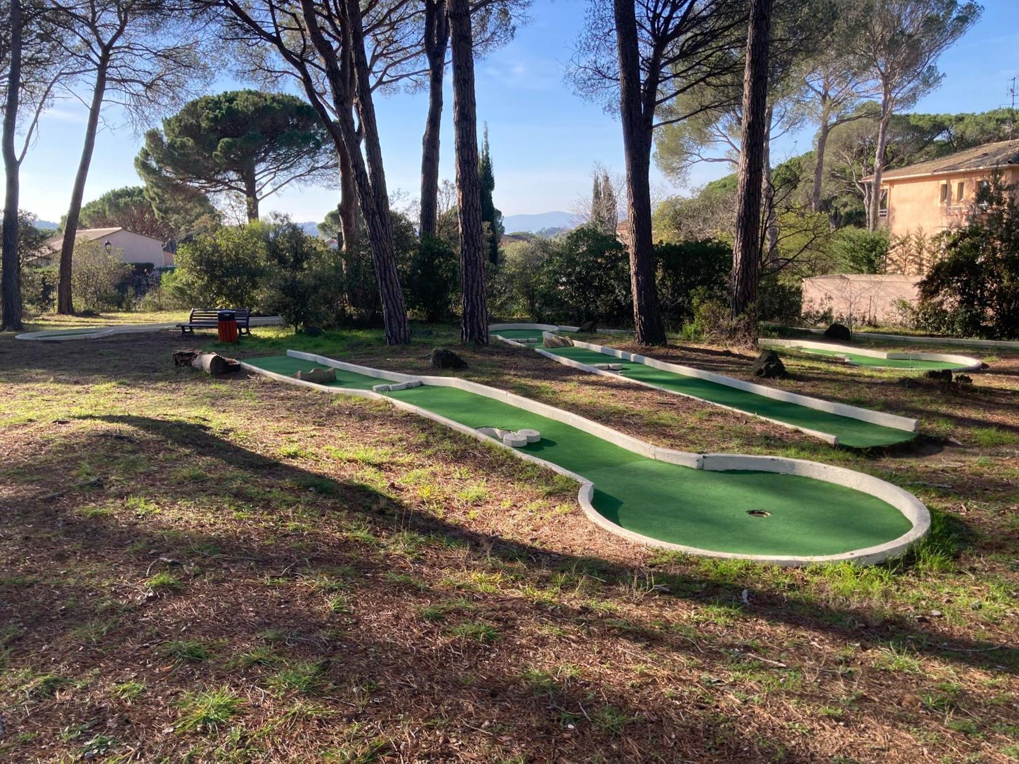Charmant 2 Pieces Au Coeur Des Golfs De Saint Raphael Kültér fotó