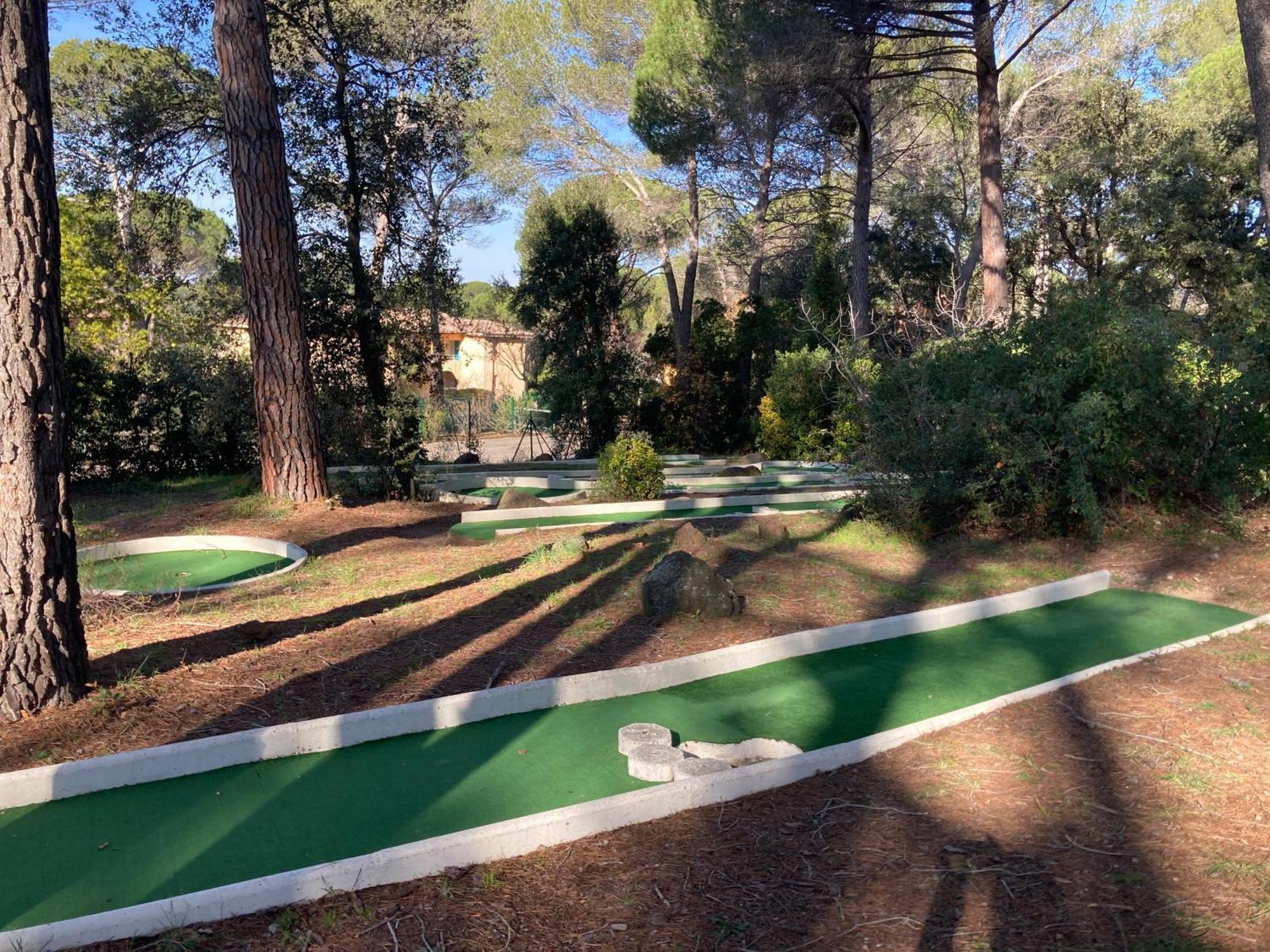 Charmant 2 Pieces Au Coeur Des Golfs De Saint Raphael Kültér fotó
