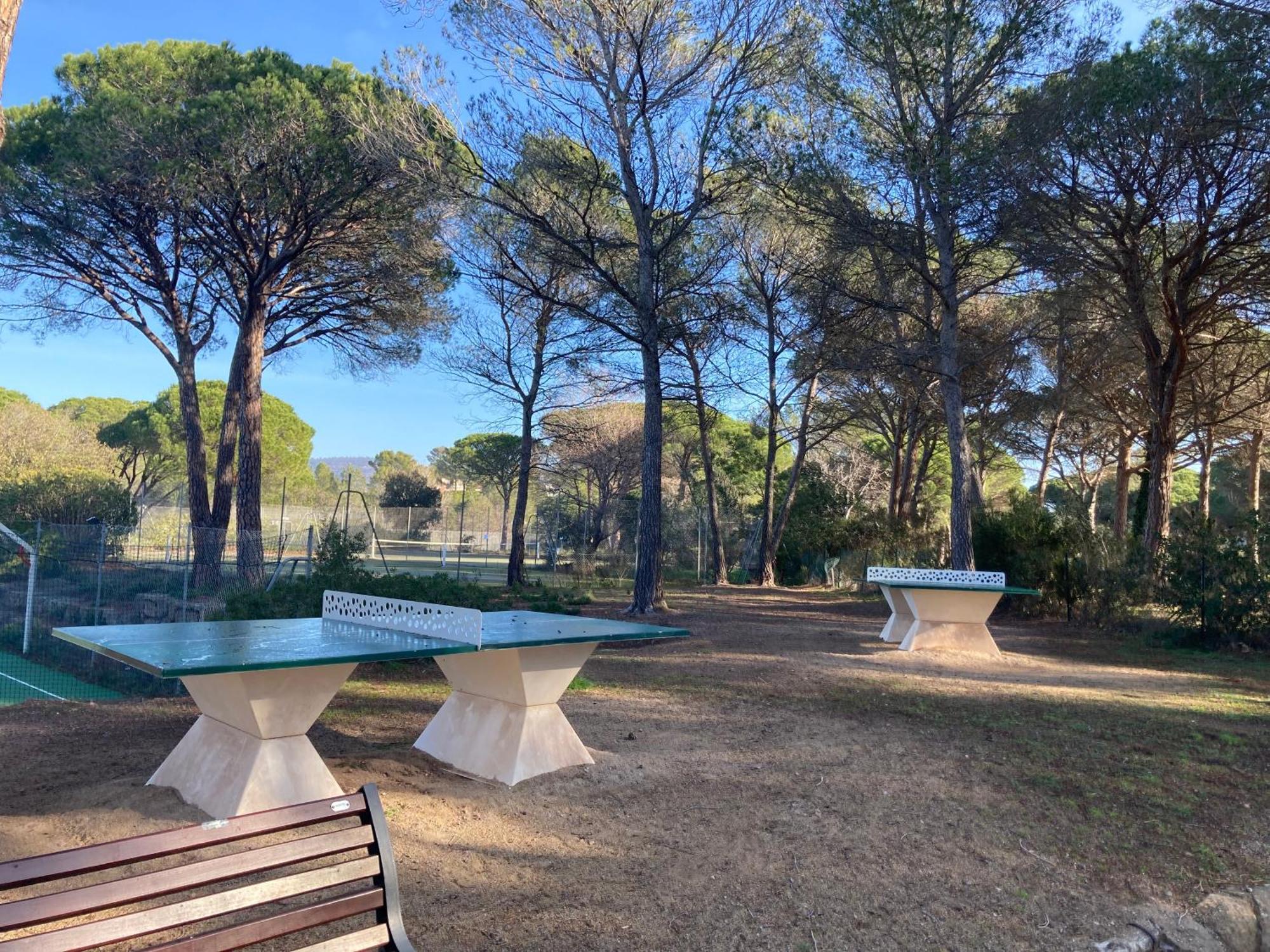 Charmant 2 Pieces Au Coeur Des Golfs De Saint Raphael Kültér fotó